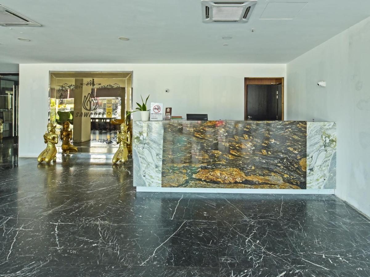 Capital O 90130 Sawadee Hotel Джохор Бахру Екстериор снимка
