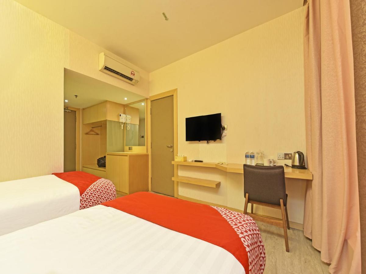 Capital O 90130 Sawadee Hotel Джохор Бахру Екстериор снимка