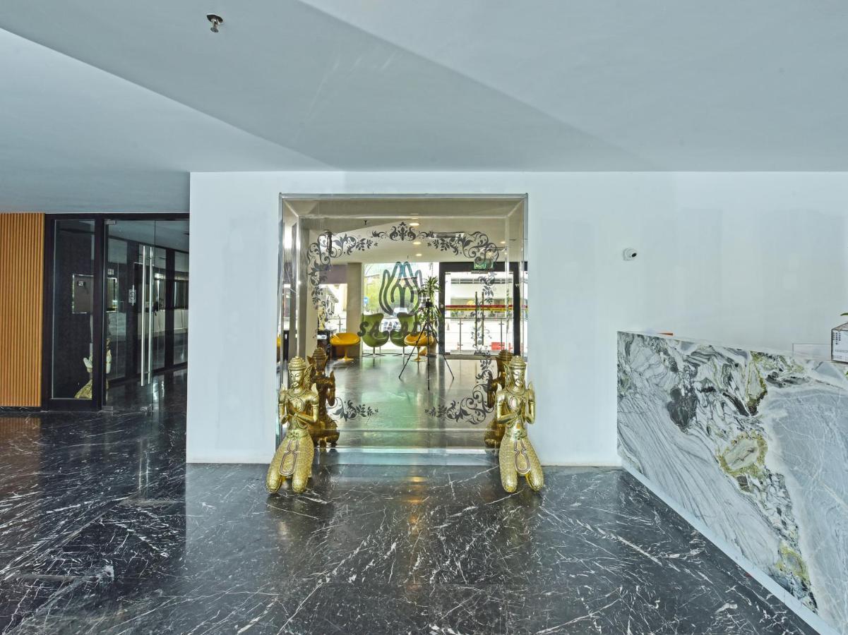 Capital O 90130 Sawadee Hotel Джохор Бахру Екстериор снимка