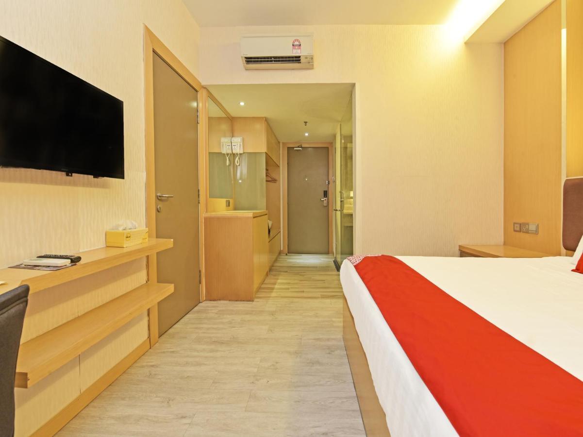 Capital O 90130 Sawadee Hotel Джохор Бахру Екстериор снимка