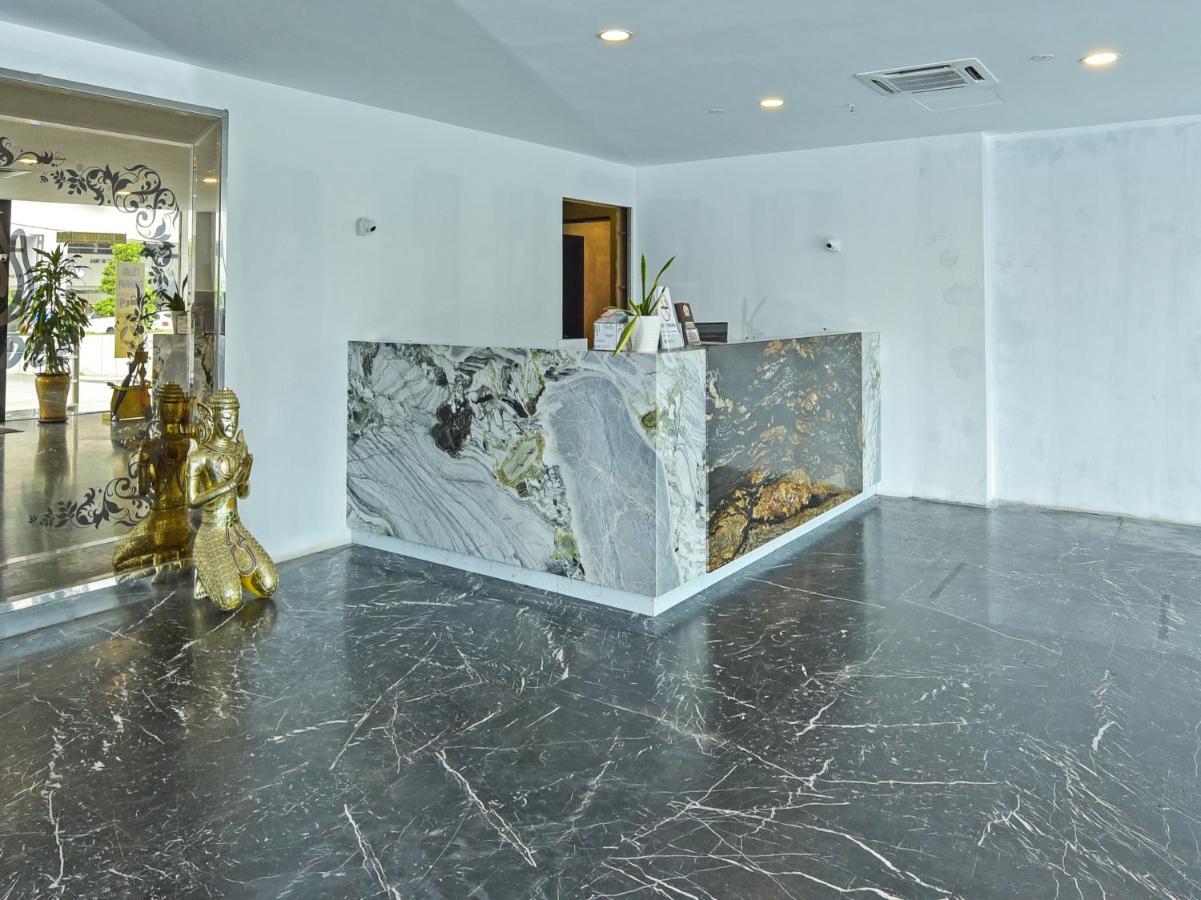 Capital O 90130 Sawadee Hotel Джохор Бахру Екстериор снимка