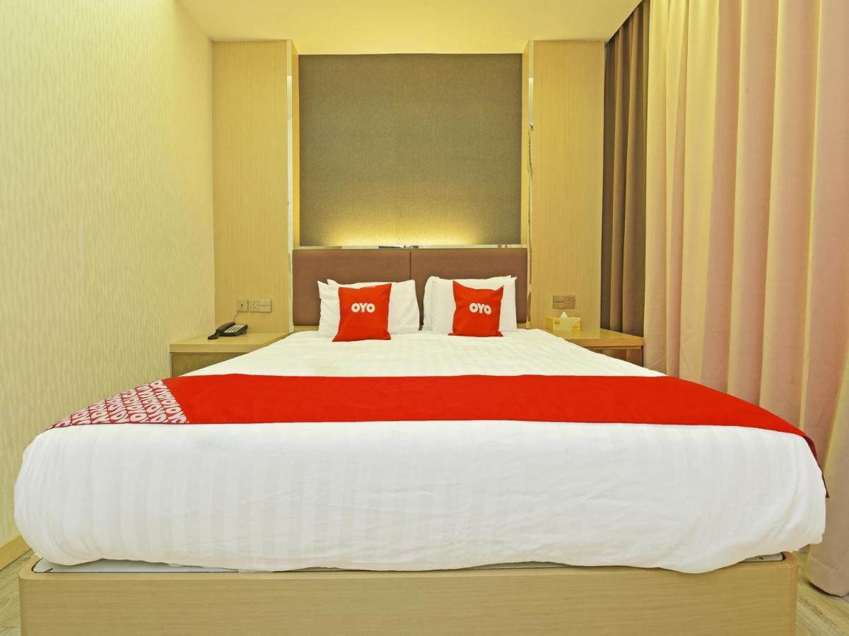 Capital O 90130 Sawadee Hotel Джохор Бахру Екстериор снимка