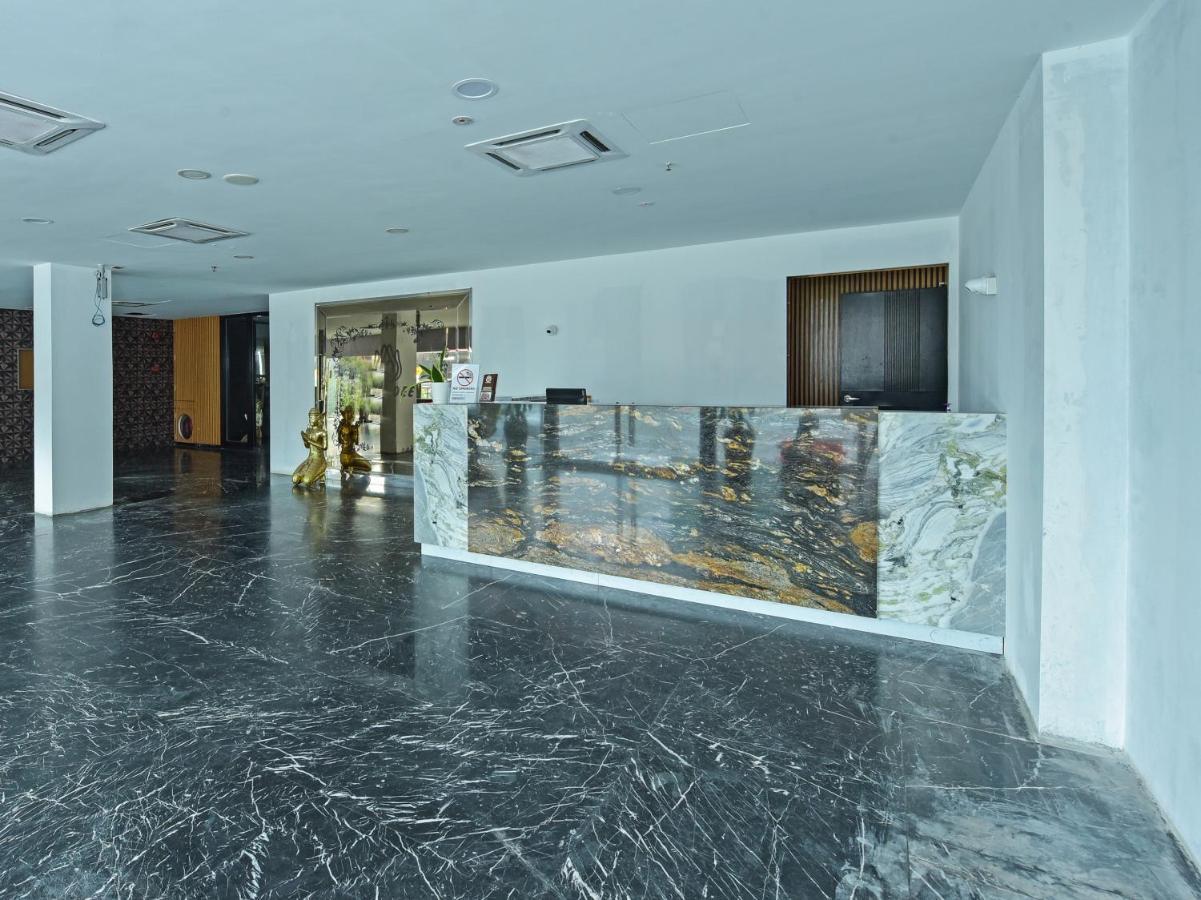 Capital O 90130 Sawadee Hotel Джохор Бахру Екстериор снимка